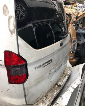 Ford courier çıkma beyaz bagaj kapağı