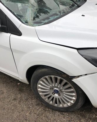 Ford focus 2 - 2,5 çıkma beyaz sol ön çamurluk