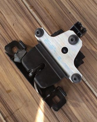 Ford focus 2 çıkma bagaj kilidi